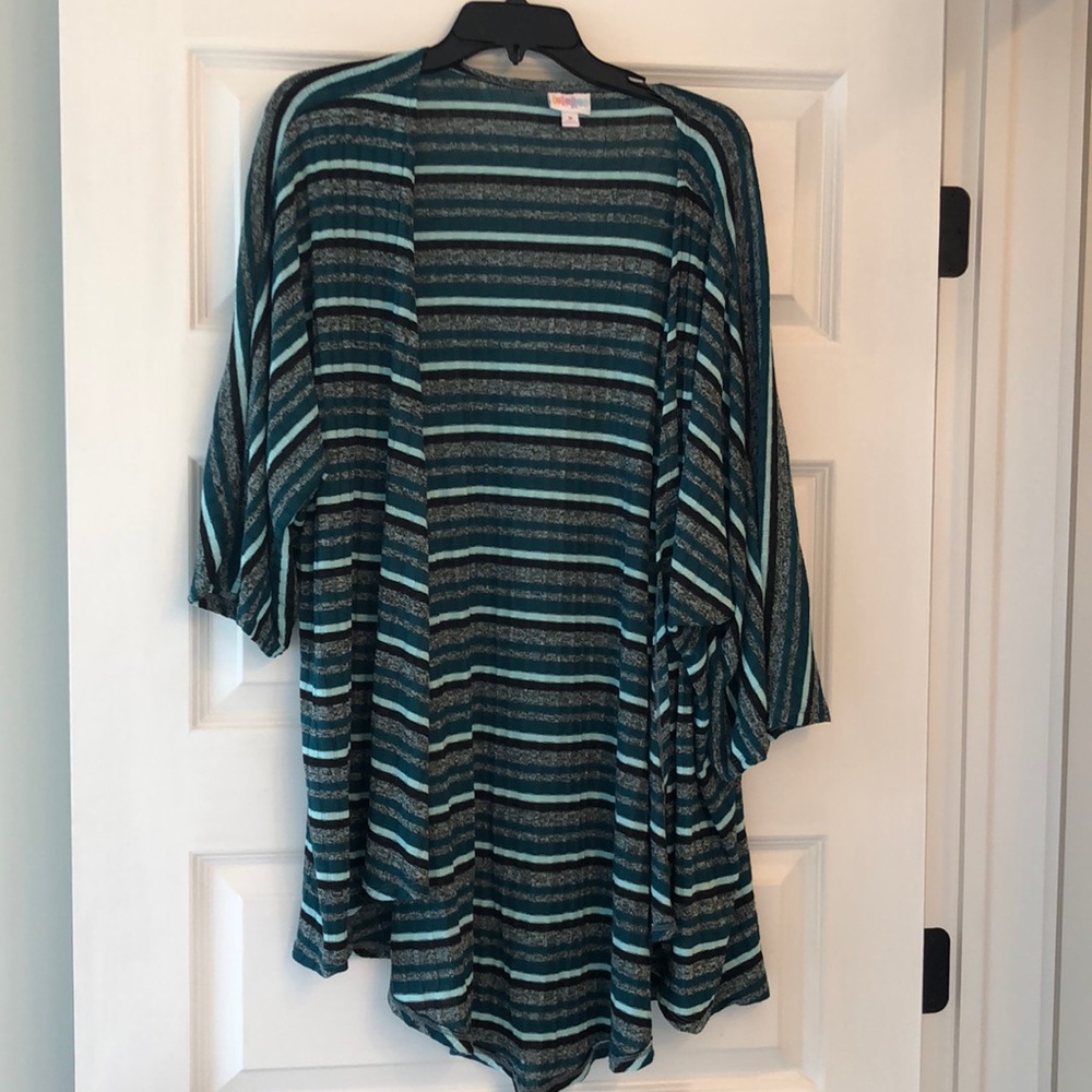 Cute LulaRoe Shirley!